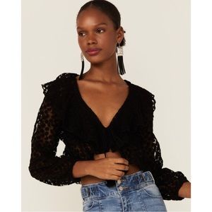 SAINTS & HEARTS WOMEN'S FLORAL LACE RUCHED CROP TOP